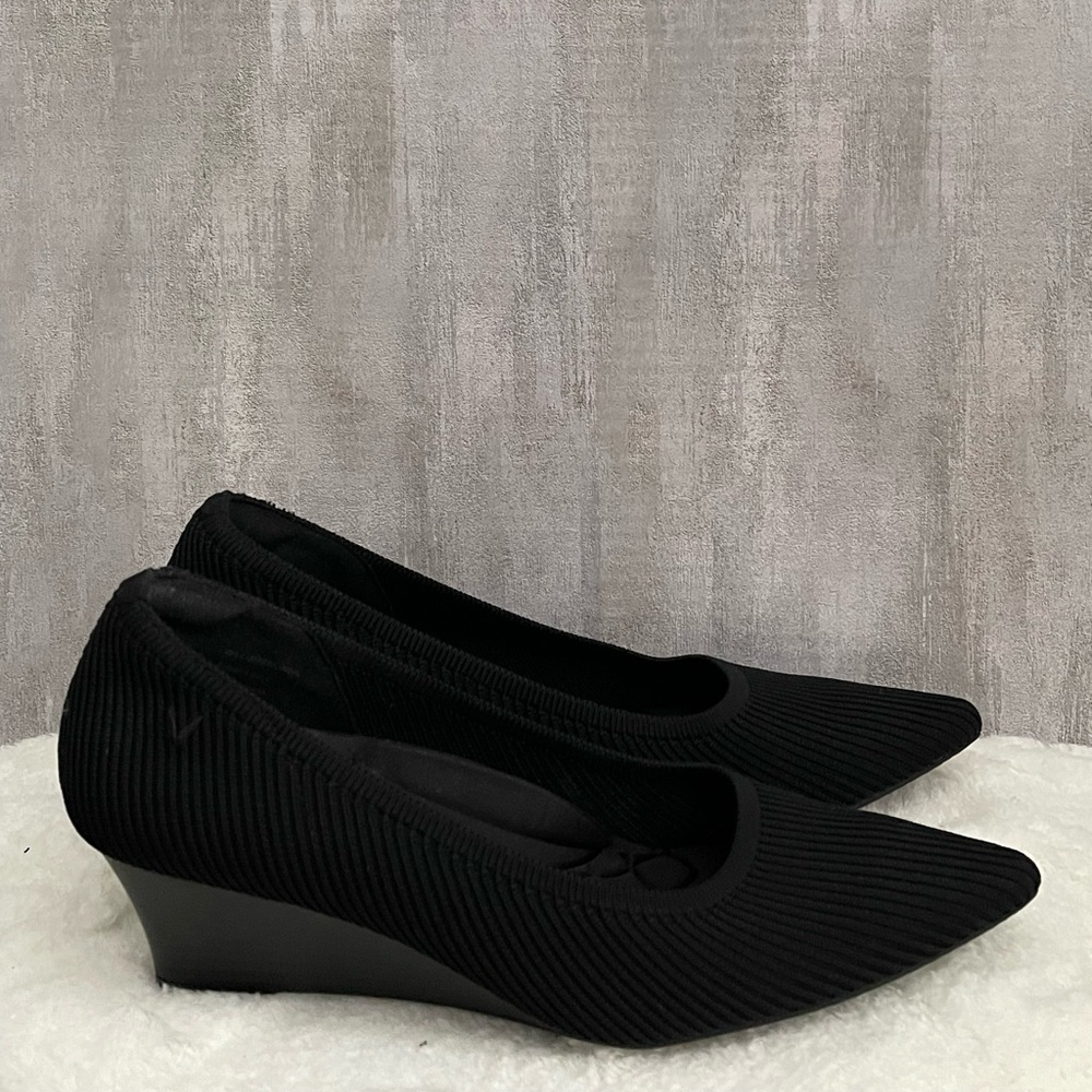 Viviana Pro Black Wedges size 10 - NWOT